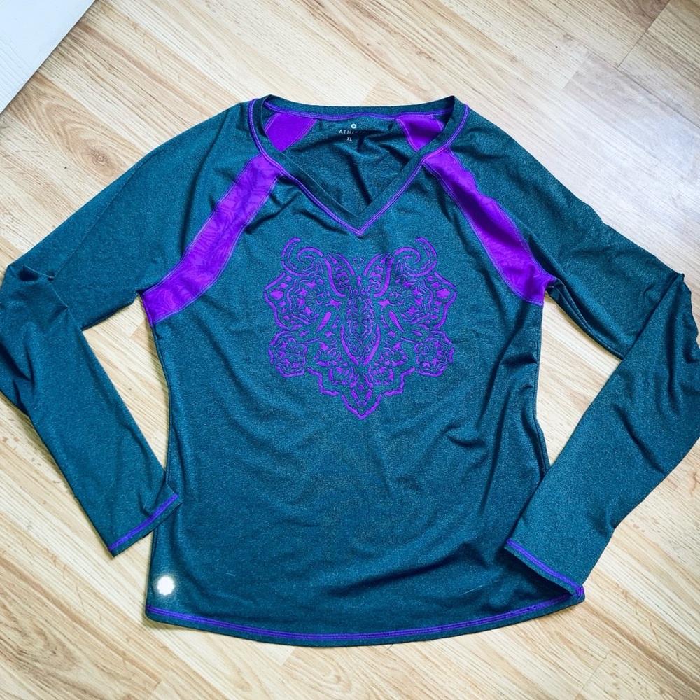 Athleta Tenacity Laser Cut V Neck Long Sleeve Athleticwear Workout Top sz XL - Picture 5 of 7